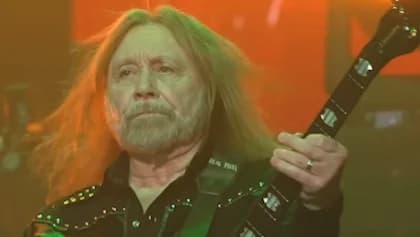 JUDAS PRIEST's IAN HILL To Miss London Concert After Injuring Tendon In His Left Arm; Temporary Replacement Announced