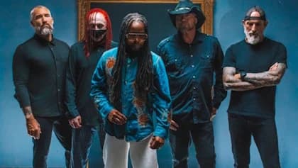 SEVENDUST's LAJON WITHERSPOON: 'No One Is A Leader' In This Band. 'We're All Owners And Bosses.'