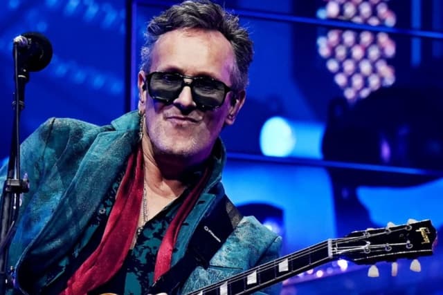 Def Leppard Guitarist's Cancer Returns After Failed Transplant