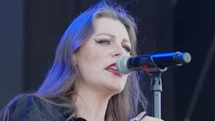 NIGHTWISH's FLOOR JANSEN Is Going Back To Her 'Metal Roots' With Some Of Her New Solo Music