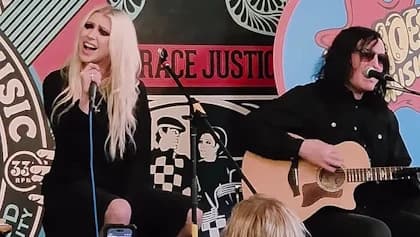 See THE PRETTY RECKLESS's Entire Acoustic Performance At Amoeba Records In Hollywood, California