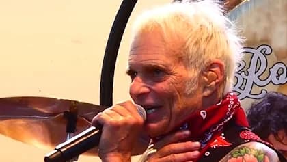 Watch: DAVID LEE ROTH Performs VAN HALEN Classics On Stone Pony Summer Stage During Spring/Summer 2026 Tour