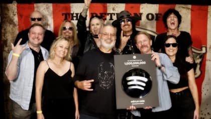 MÖTLEY CRÜE's 'Kickstart My Heart' Joins SPOTIFY's 'Billions Club'
