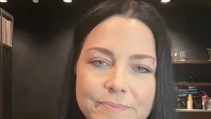 EVANESCENCE's AMY LEE On 'Bring Me To Life': 'My Biggest Fear Was That We Were Gonna Be A One-Hit Wonder'