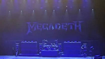 Watch: Frustrated MEGADETH Fans Throw Plastic Cups Toward Stage Following Band's Last-Minute Lisbon Concert Cancelation