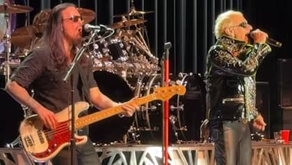 New DAVID LEE ROTH Bassist SEAN MCNABB: 'My Boss Is Awesome'