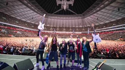 IRON MAIDEN To Enforce Phone-Free Standing Area At Paris Concert For 'Run For Your Lives' Tour Film