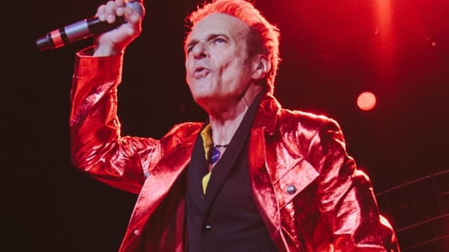 DAVID LEE ROTH Cancels Rest Of Tour, SAMMY HAGAR Invites Him To Las Vegas Residency