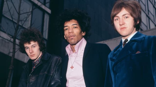 "Everybody was leaning over the banisters to listen to this guy sitting in the corner of the club playing. They were enthralled.” This is what happened when Jimi Hendrix landed in London for the first time
