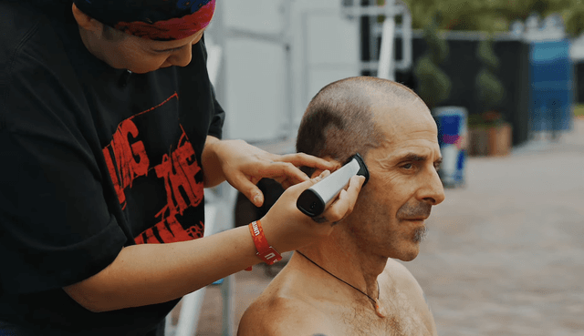 LAMB OF GOD'S RANDY BLYTHE Lets Fan With Cancer Shave His Head Backstage