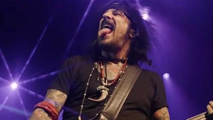 MÖTLEY CRÜE's NIKKI SIXX Celebrates 25 Years Of Sobriety