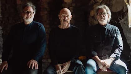 STICK MEN Pay Homage To KING CRIMSON's 'Thrak' On First New Studio Album In A Decade, 'Let's Thrak Again'