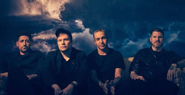 Fall Out Boy officially wide release "It Feels Like Christmas"