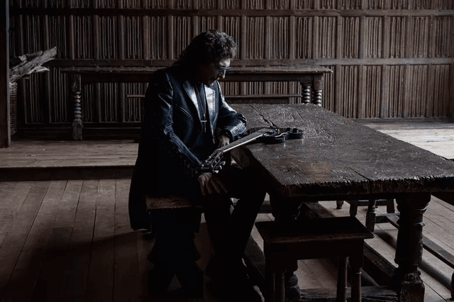Tony Iommi'den Yeni Solo Albüm: From The Dark
