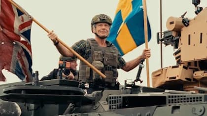 IRON MAIDEN's BRUCE DICKINSON On Arriving In Tank At SWEDEN ROCK FESTIVAL: 'The Swedish Army Have Lent Us The Ultimate Uber'