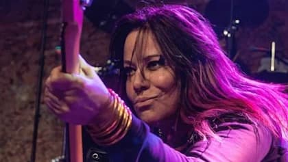 L7 Bassist JENNIFER FINCH Dies After Battle With Brain Cancer