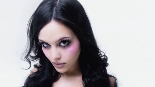 Amira Elfeky kicks off a new era with angsty single, Breakdown