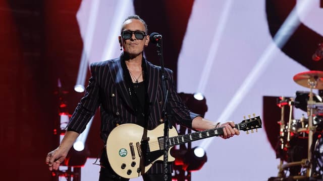 Def Leppard guitarist Vivian Campbell records new songs with Metallica-endorsed NWOBHM veterans Sweet Savage, the band he co-founded in 1979