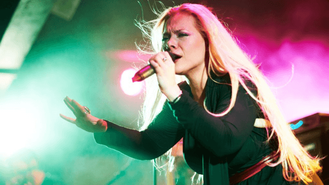 Symphonic metal vocalist Amanda Somerville diagnosed with "malignant and aggressive brain tumour"