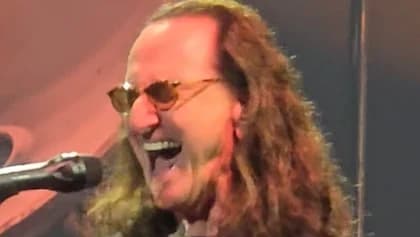Watch: RUSH Returns To Live Stage After GEDDY LEE's Battle With Laryngitis And Bronchitis