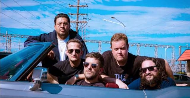 Set Your Goals deliver lyric video second new single since 2014, "Big Couch", as tour kicks off