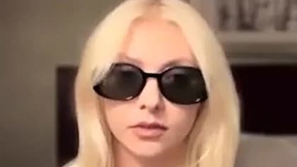 THE PRETTY RECKLESS's TAYLOR MOMSEN On 'Dear God' Album: 'We Had A Very Wonderful Time Making This Record'