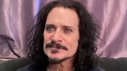 WARRANT's STEVEN SWEET On His Health Issues: 'I Like To Put On A Good Façade' But 'I'm Crumbling Inside In Other Ways'