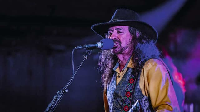 Warner E. Hodges' band includes members of the Georgia Satellites, Hanoi Rocks, Jason the Scorchers, and the Bottle Rockets. You should go see them
