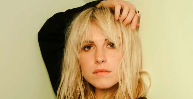 Hayley Williams blasts “Nazi bitches” in the DHS after they criticize her anti-ICE comments