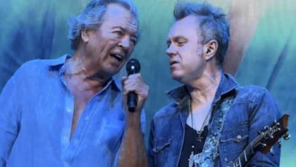 DEEP PURPLE Guitarist SIMON MCBRIDE Says Simple Songs Like 'Smoke On The Water' Are 'Most Challenging Ones' To Play