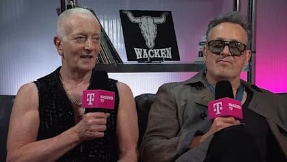 DEF LEPPARD's PHIL COLLEN: 'We Really Sing' Live. 'A Lot Of Bands Don't Really Do That.'