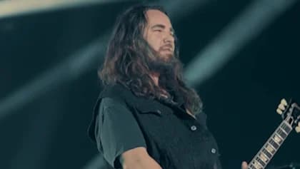 HALESTORM's JOE HOTTINGER On Not Using Backing Tracks During Live Shows: 'To Me, Rock And Roll Is Supposed To Be A Little Dangerous'