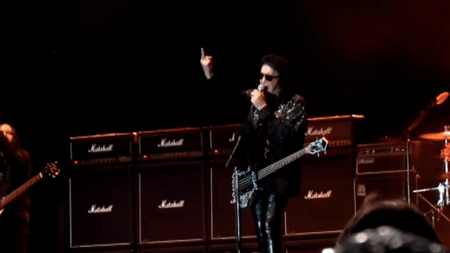 GENE SIMMONS Says That If "You Don't Like America, Please Go Back To Where You Fucking Came From" During Speech
