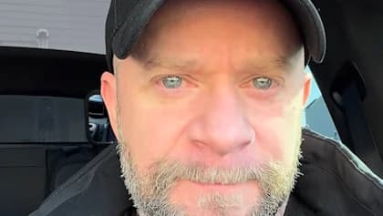 'Right-Winger' ALL THAT REMAINS Singer PHIL LABONTE: 'Therapy Is For Women. Men Don't Solve Their Problems By Talking.'