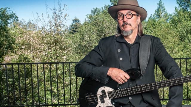 LES CLAYPOOL's "Claypool Gold" Tour Kicks Off With Massive Hit Setlist