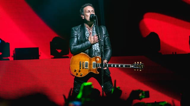 VIVIAN CAMPBELL Reunites With SWEET SAVAGE For First Time In 44 Years