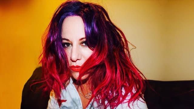 L7's JENNIFER FINCH Diagnosed With Brain Cancer, Over $200,000 Raised In 24 Hours
