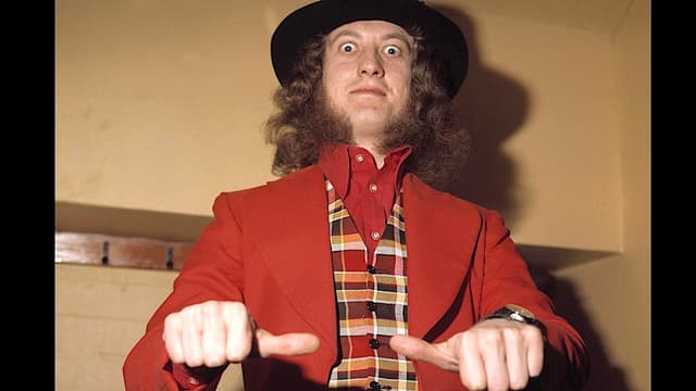 "Whatever they're on, I want some!" That time Slade legend Noddy Holder reviewed Red Hot Chili Peppers, Smashing Pumpkins, Oasis, Nick Cave and more for a UK music magazine