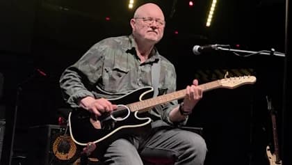 Founding SAXON Guitarist PAUL QUINN Announces U.K. Acoustic Tour, Shows In The Netherlands With THE CARDS