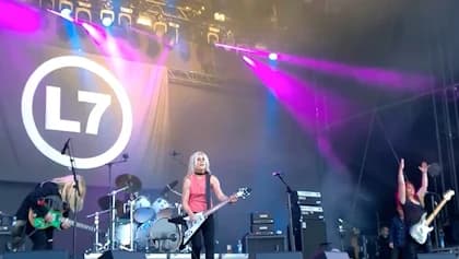 L7 Announces Return Of Bassist JANIS TANAKA Following JENNIFER FINCH's Death