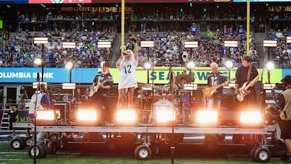 See Official Video Of SOUNDGARDEN's Performance With TAYLOR MOMSEN And MIKE MCCREADY At SEATTLE SEAHAWKS Season Opener