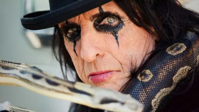 Alice Cooper says that addiction to crack cocaine almost killed him