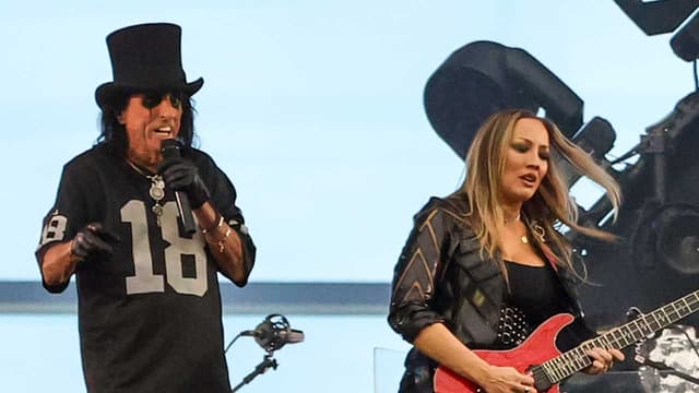 Watch Nita Strauss return to the stage as Alice Cooper performs halftime stadium show in Las Vegas