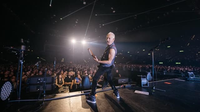 PHIL COLLEN Of DEF LEPPARD Calls Out Lip Singers: "We Really Sing Our Vocals Live…So Many Artists Don't"