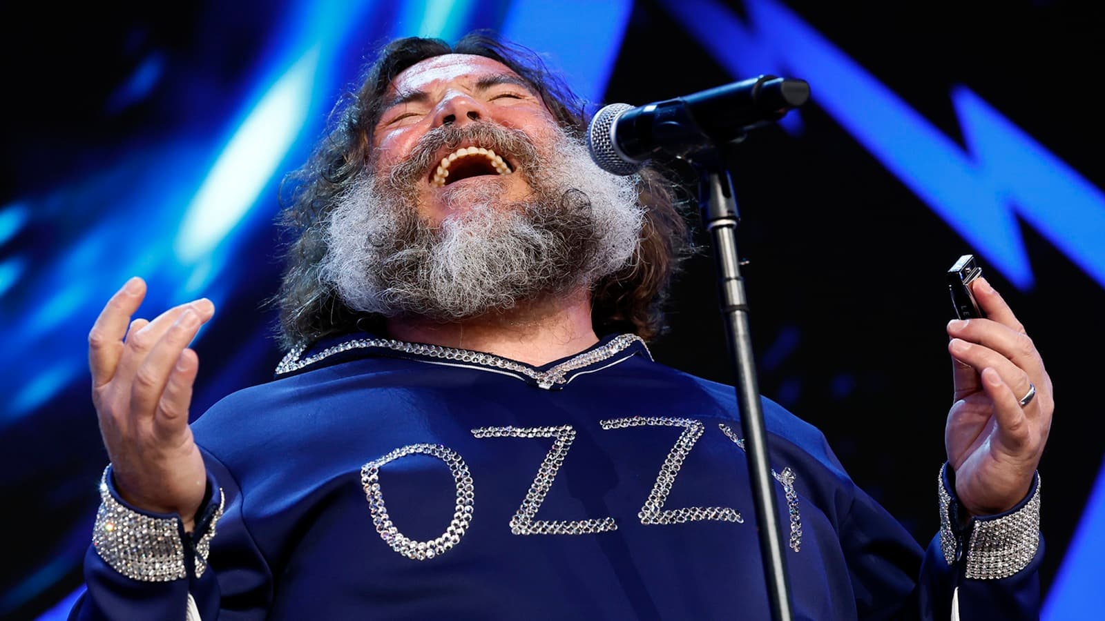 Jack Black performs Black Sabbath covers with Geezer Butler