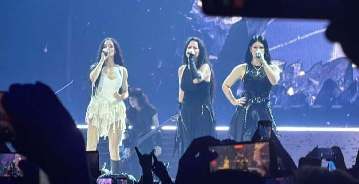 Evanescence, Poppy, and Courtney LaPlante Perform "End Of You" Live