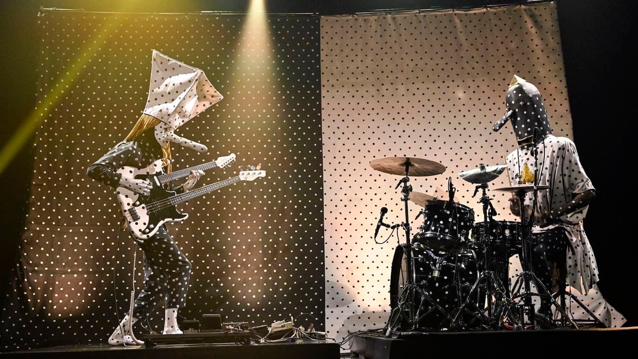 Angine De Poitrine performs new song on The Tonight Show