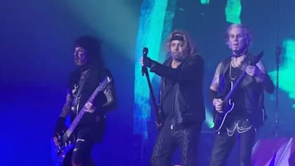 Mötley Crüe starts their 'The Return Of Carnival Of Sins' tour