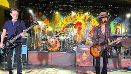 Jason Newsted performs Thin Lizzy cover with Blackberry Smoke