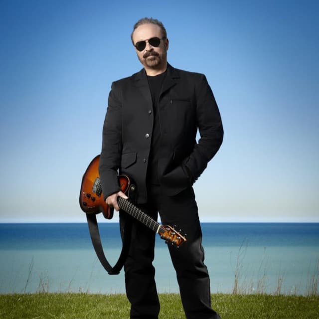 Daryl Stuermer